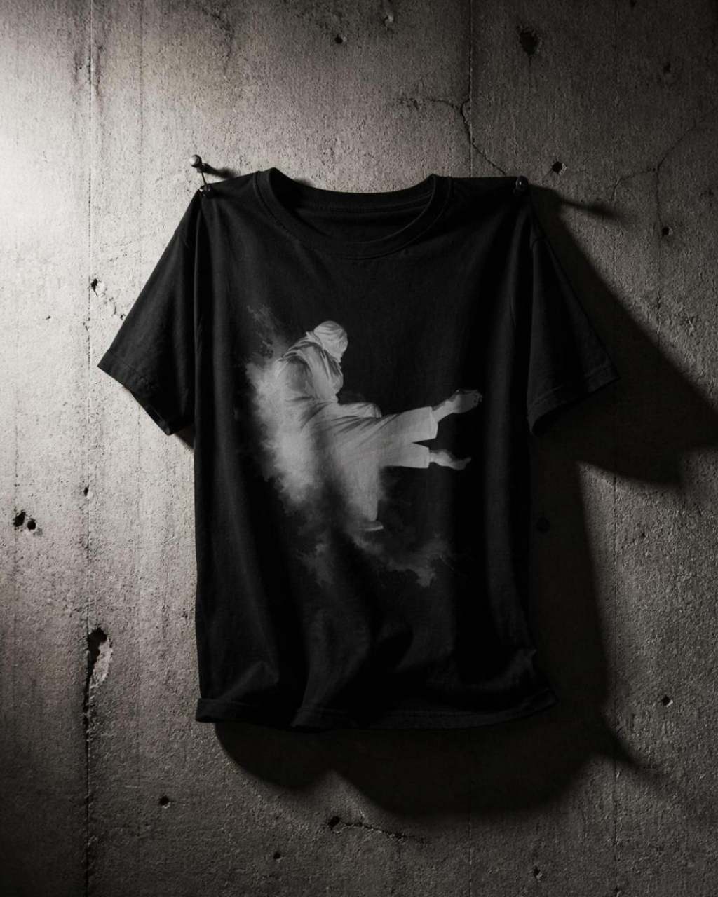FALL IN SILENCE //TEE
FALL IN SILENCE Tee black unisex graphic streetwear t-shirt Rebuild Era